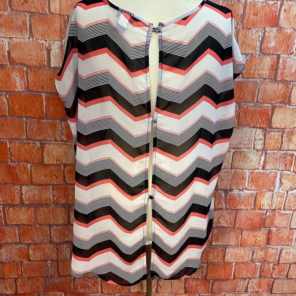 Torrid Chevron Button Back Top - image 7
